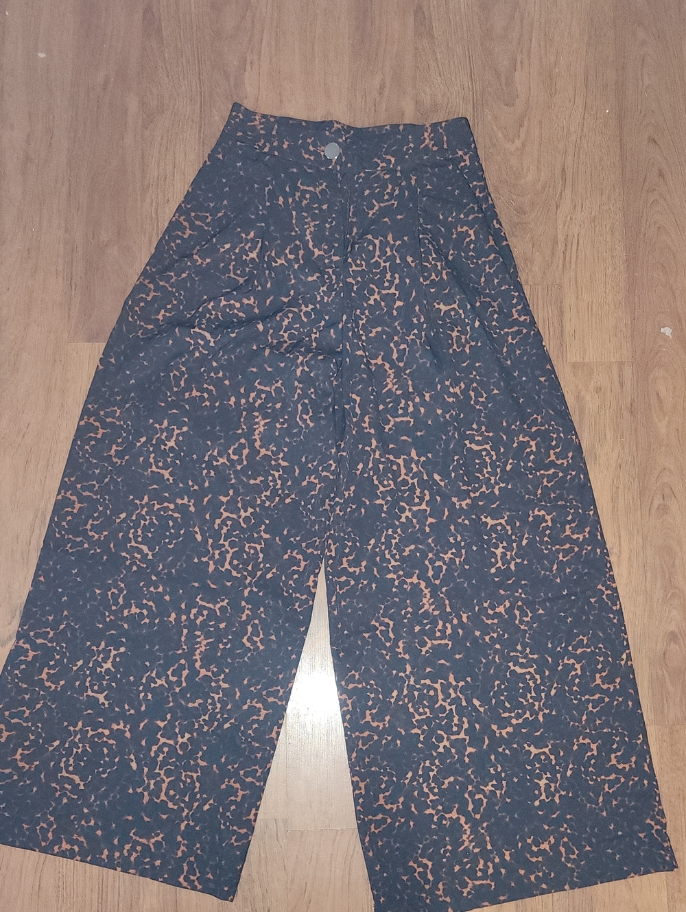 Wide Leg Flare Jeans in Black with Rust Print